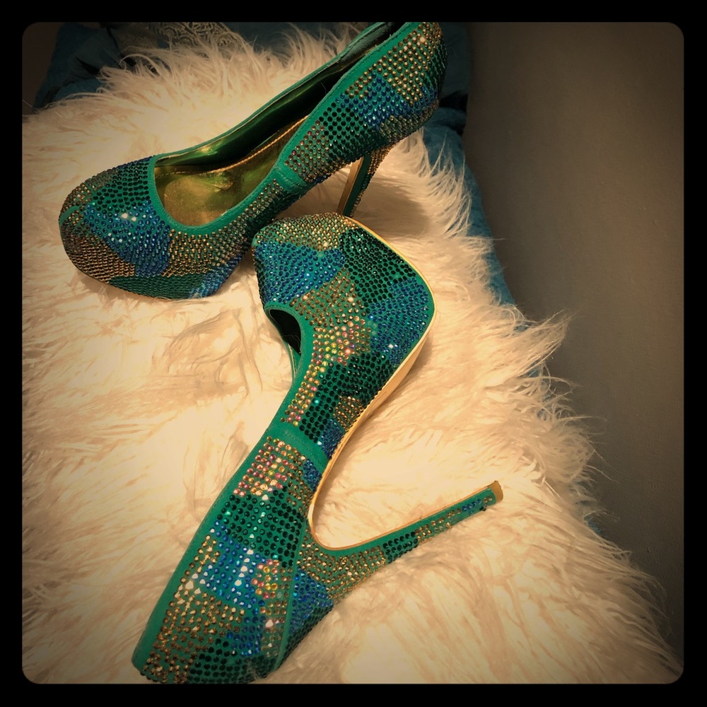 Heels - Picture 1 of 3
